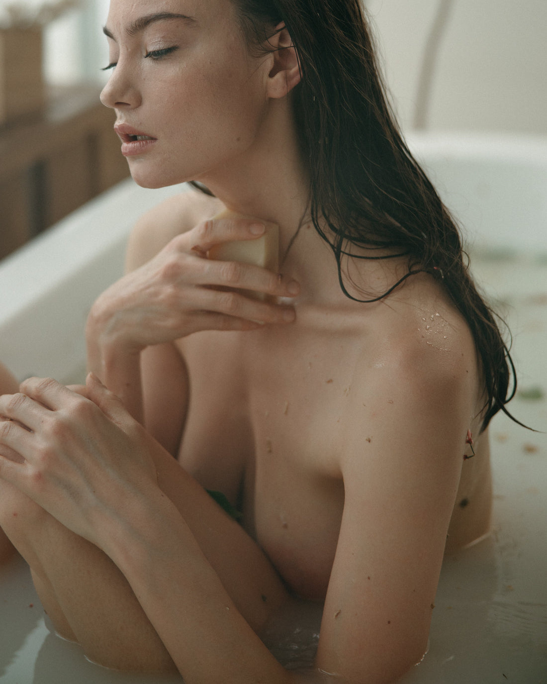 Le Pouvoir des Savons Solides : Pourquoi Adopter ce Choix Écologique pour Votre Routine de Soin du Visage - Pureté Solide